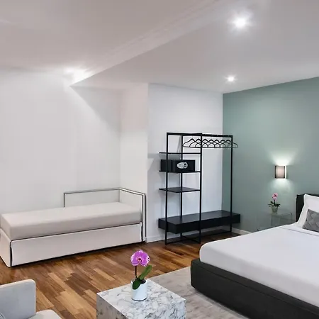 Fellini Design Pensión 4*