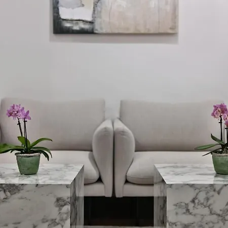 Πανσιόν Fellini Design With View 2*