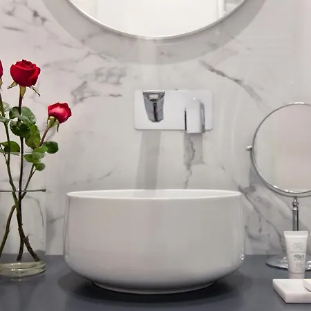 Konukevi Fellini Design 4*