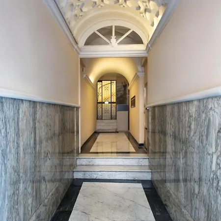 Πανσιόν Fellini Design With View 2*