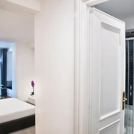 Fellini Design Pensión 4*